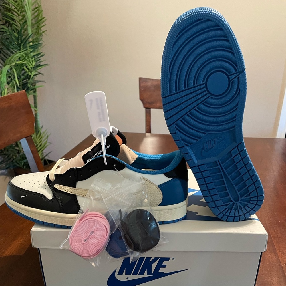 Travis Scott Jordan 1 lows